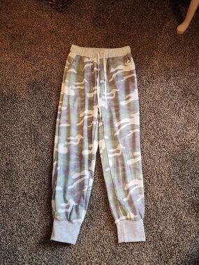 NWOT Women's Camo Drawstring Jogger Pants - Green/White